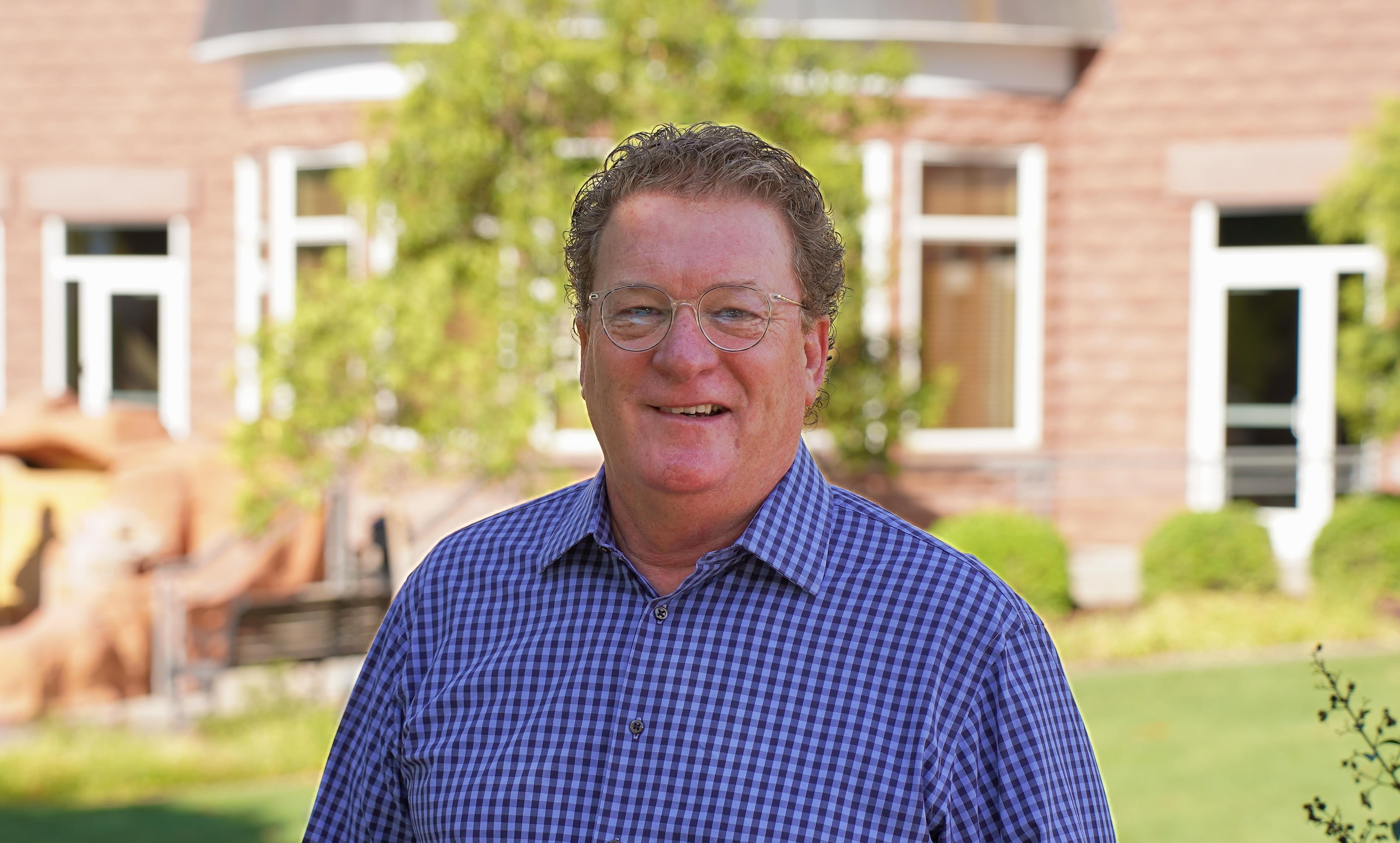 Professional photo of Mark Hendrickson